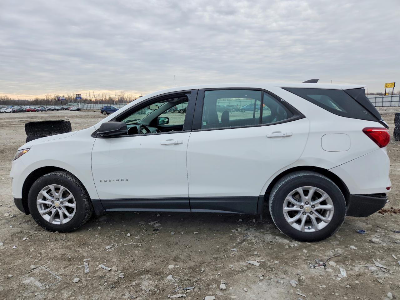 2019 CHEVROLET EQUINOX LS photo 2
