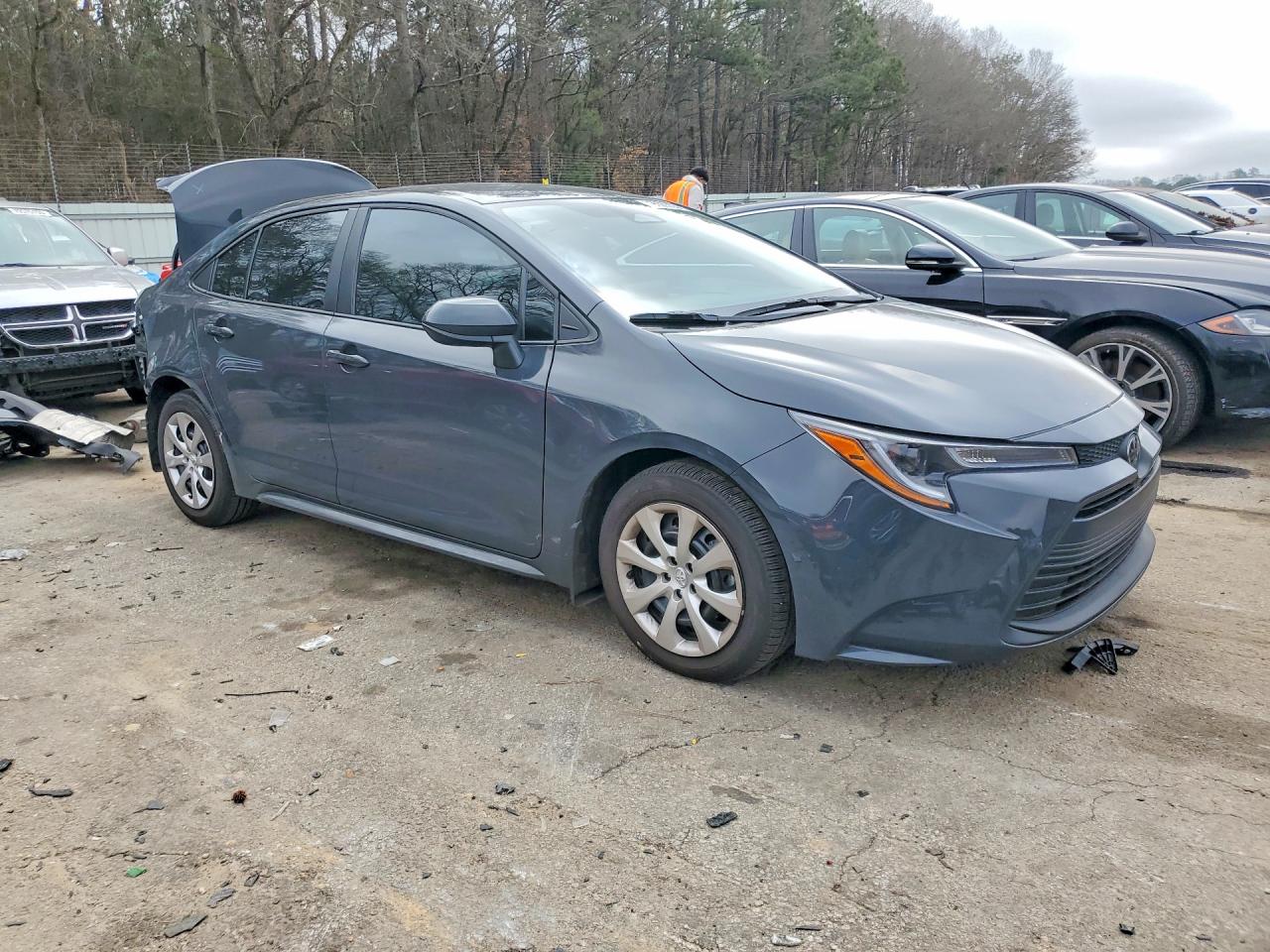 2025 TOYOTA COROLLA LE photo 4