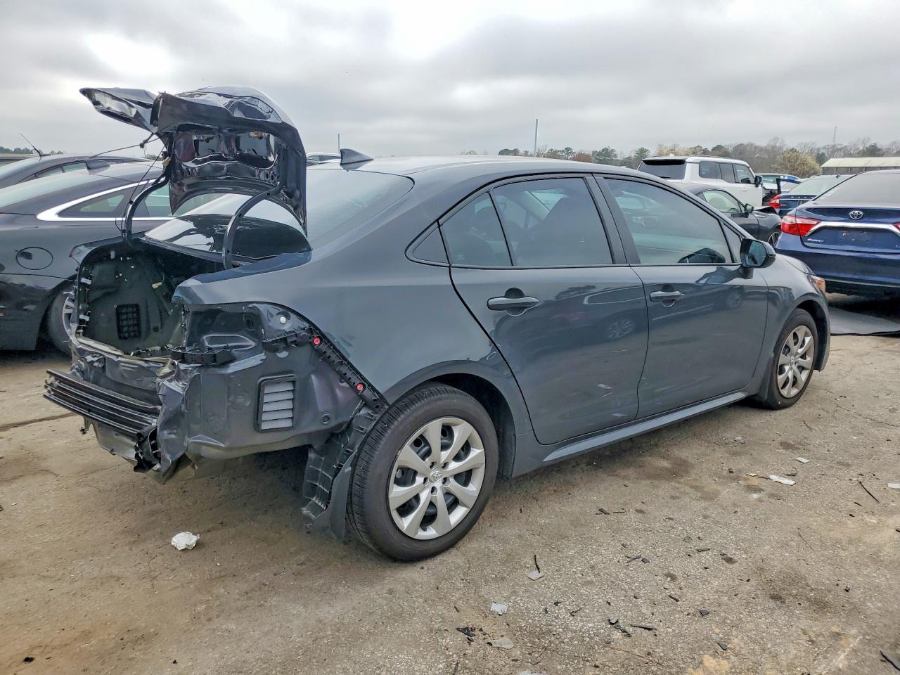 2025 TOYOTA COROLLA LE photo 3