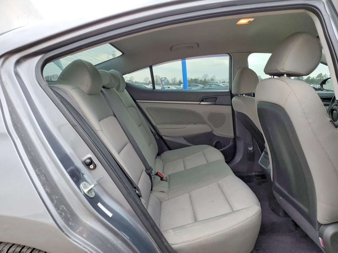 2017 HYUNDAI ELANTRA SE photo 10