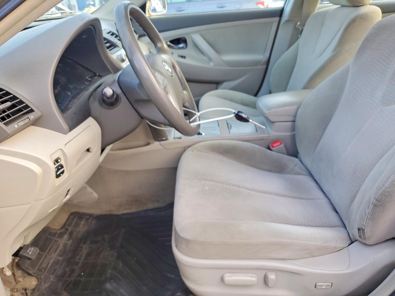 2011 TOYOTA CAMRY LE photo 13
