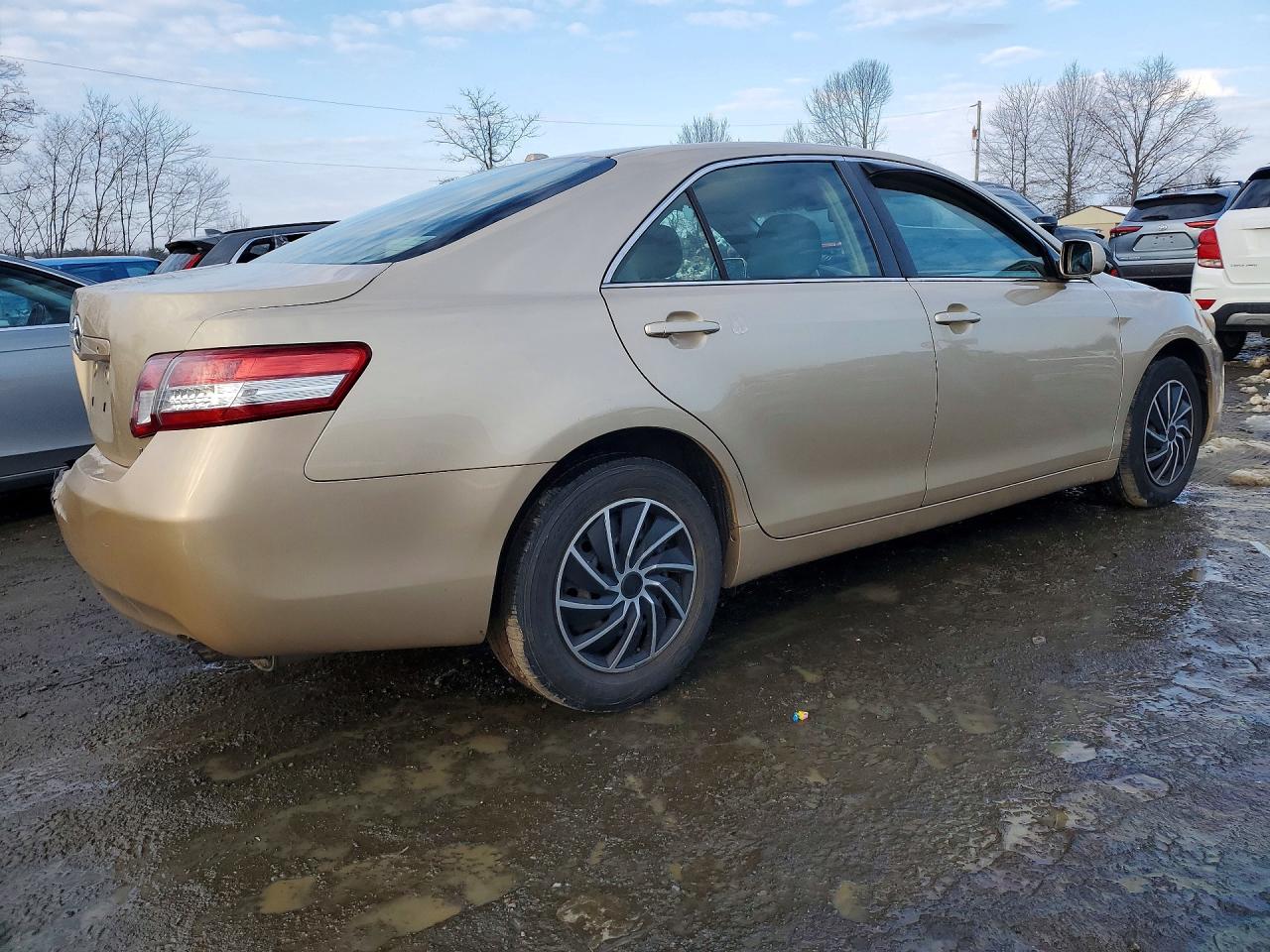 2011 TOYOTA CAMRY LE photo 5