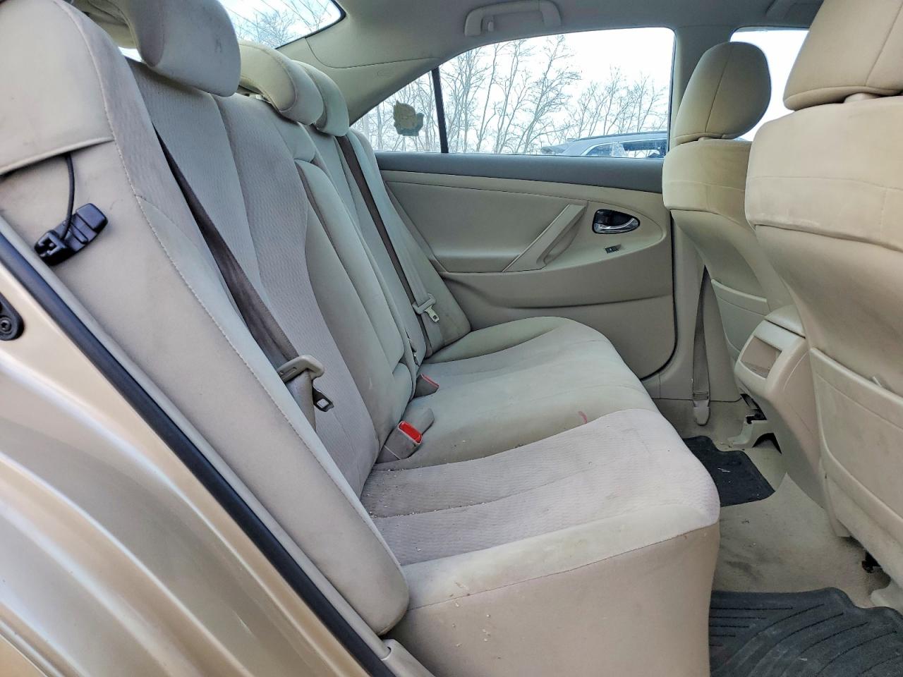 2011 TOYOTA CAMRY LE photo 19
