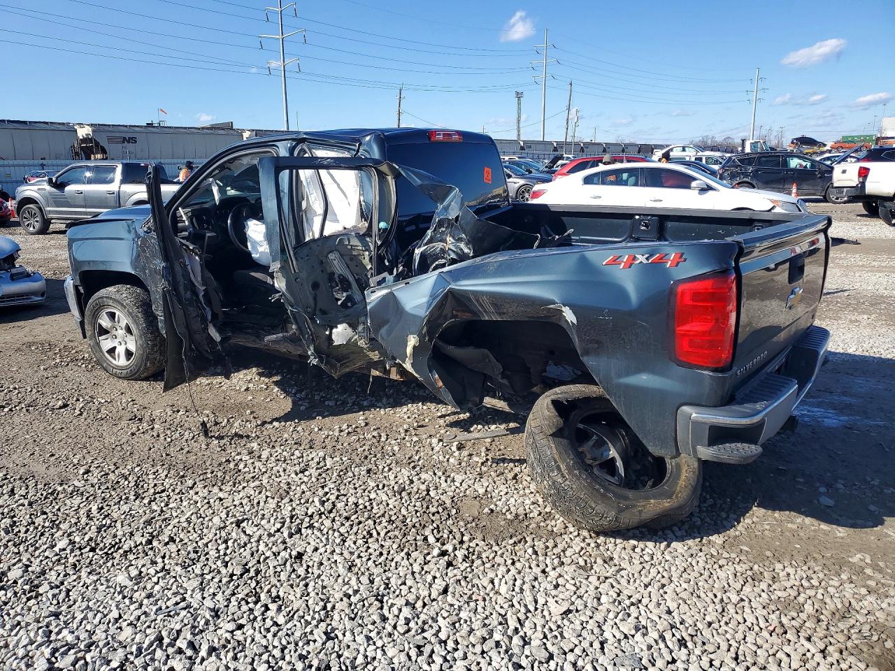 2018 CHEVROLET SILVERADO K1500 LT photo 2