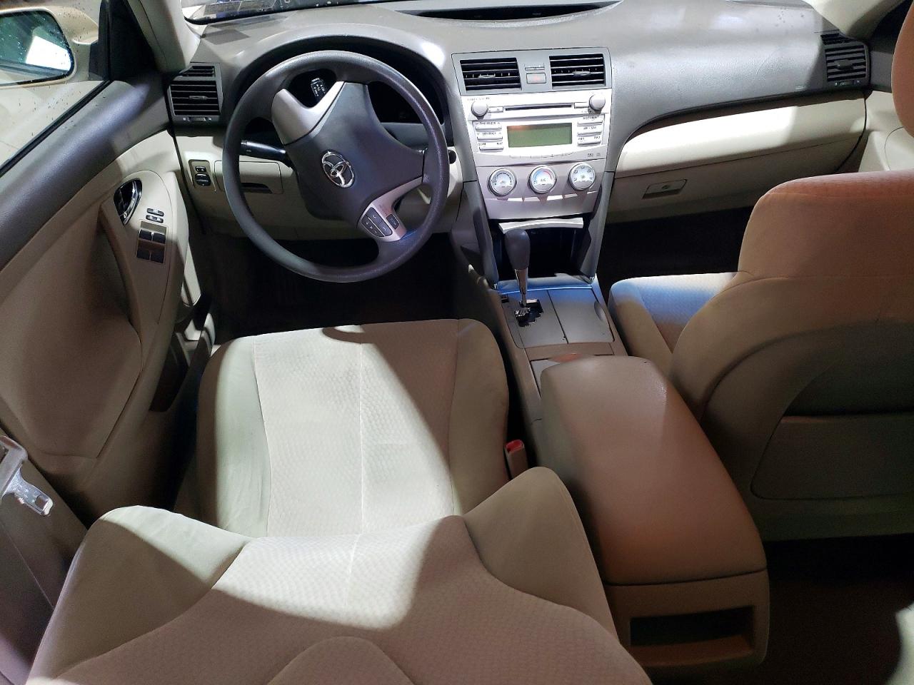 2010 TOYOTA CAMRY LE photo 15