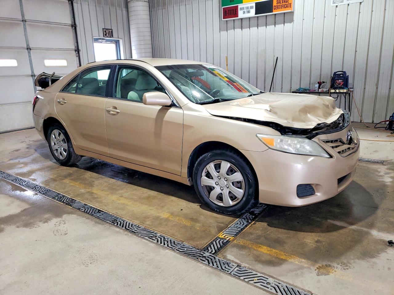 2010 TOYOTA CAMRY LE photo 7