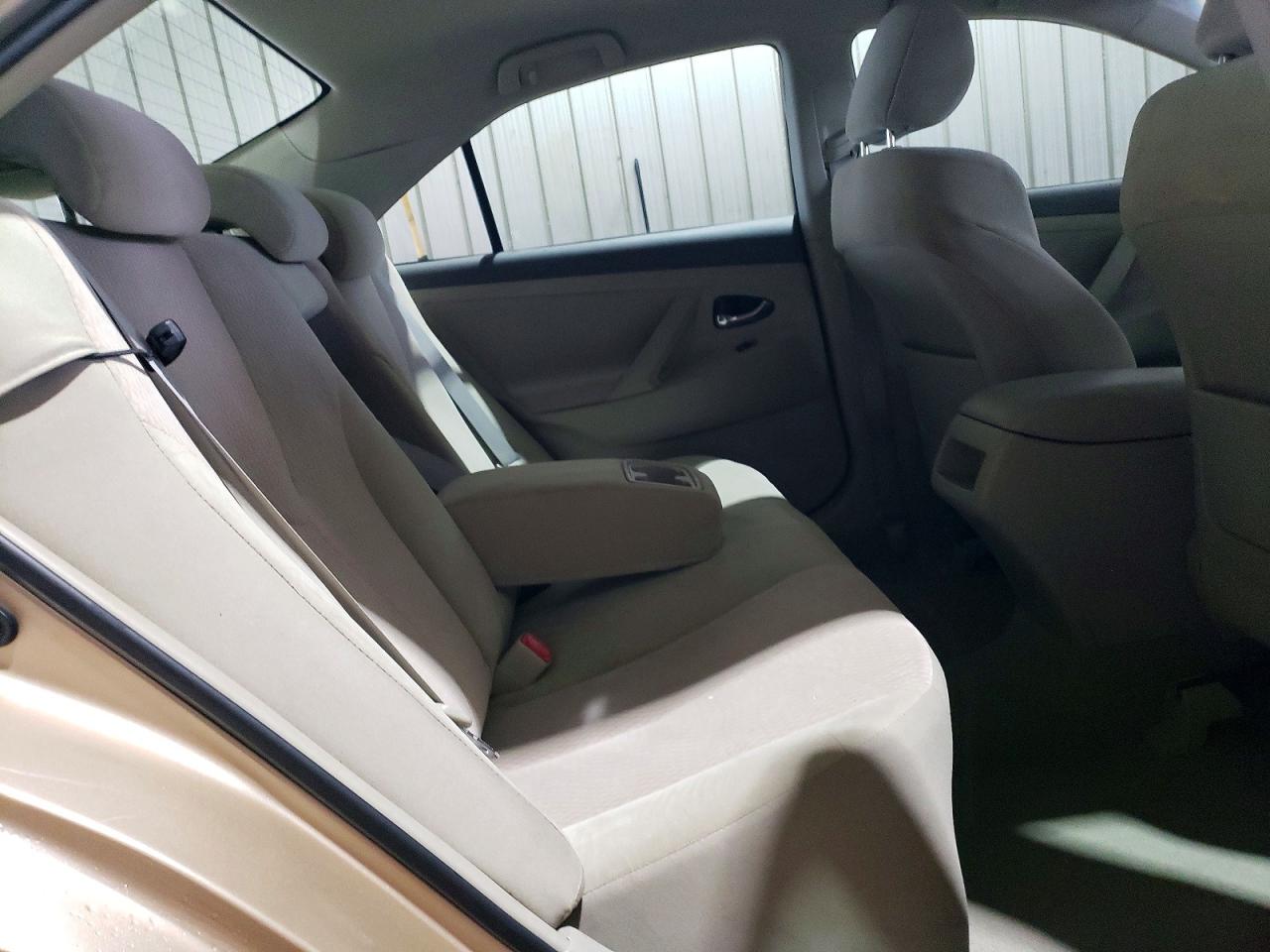2010 TOYOTA CAMRY LE photo 19