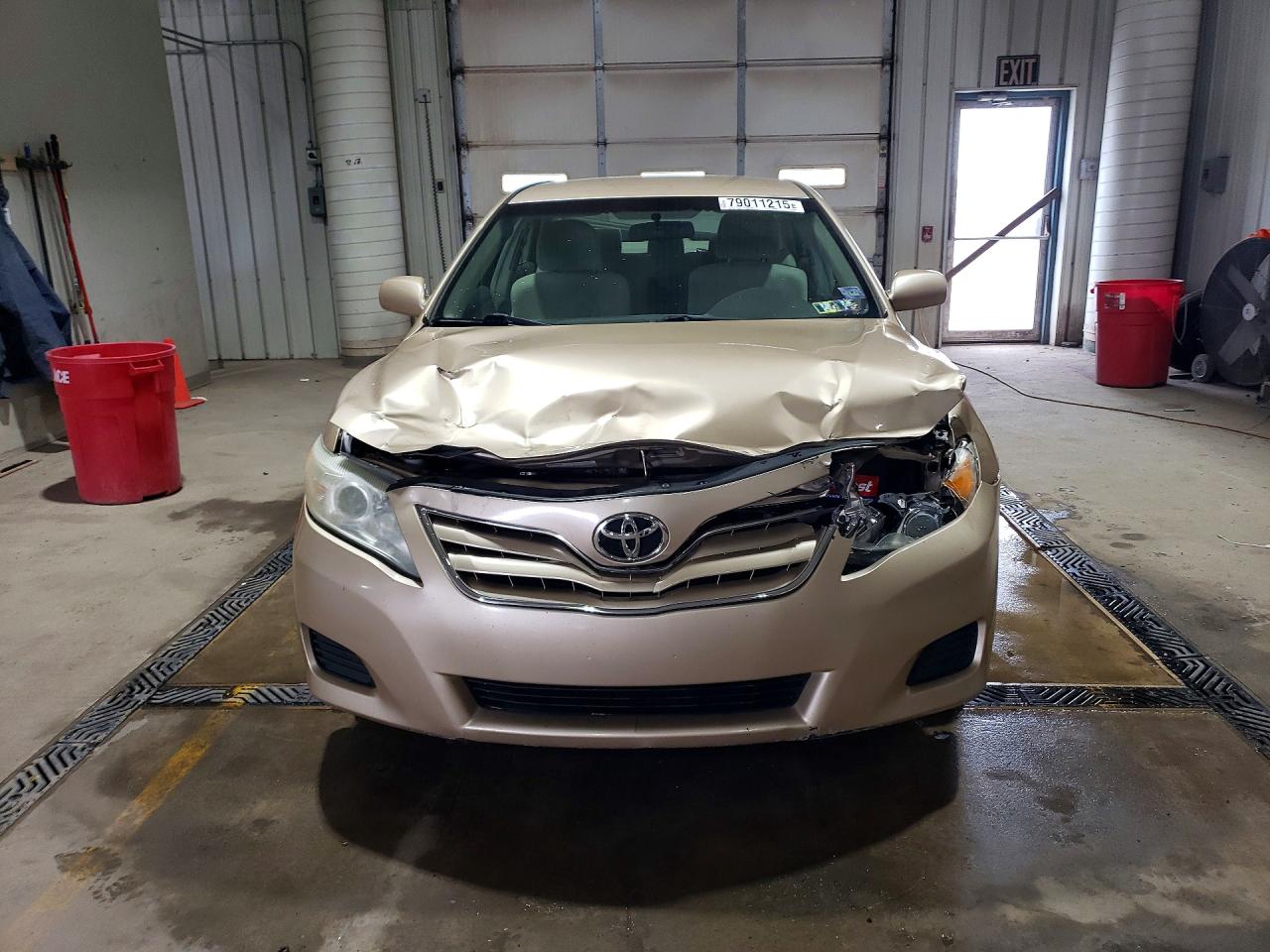 2010 TOYOTA CAMRY LE photo 9
