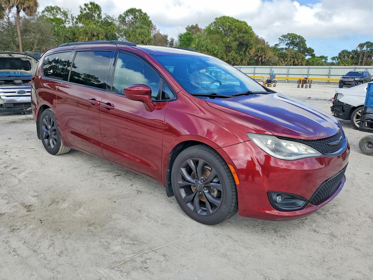 2019 CHRYSLER PACIFICA TOURING PLUS photo 10