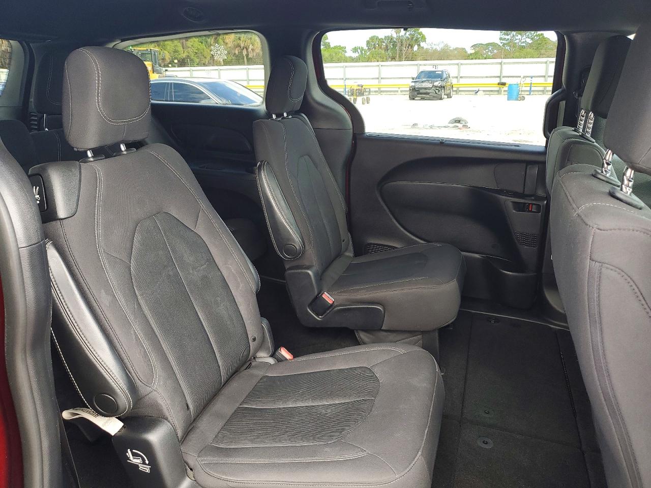 2019 CHRYSLER PACIFICA TOURING PLUS photo 31