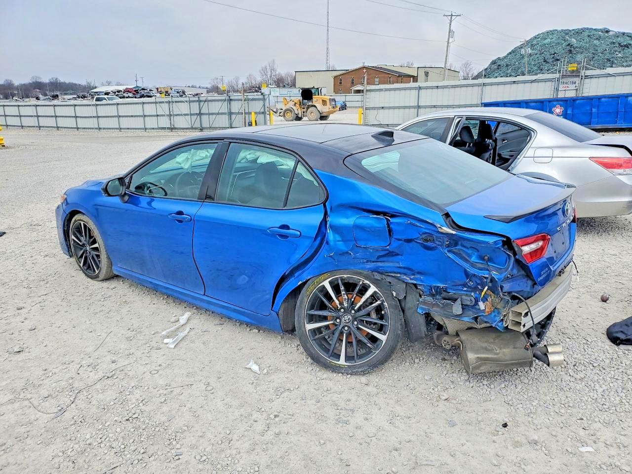 2018 TOYOTA CAMRY XSE photo 2