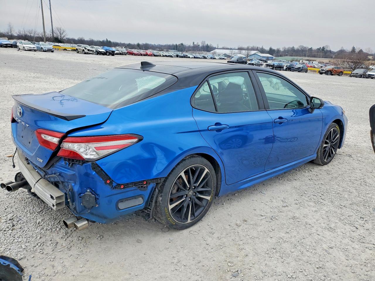 2018 TOYOTA CAMRY XSE photo 3