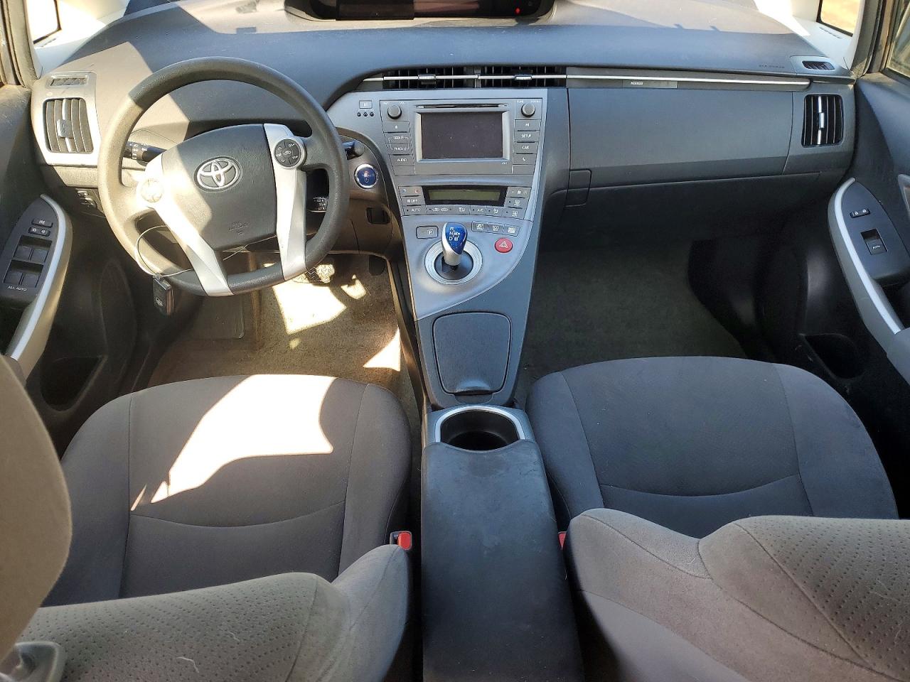 2014 TOYOTA PRIUS photo 8