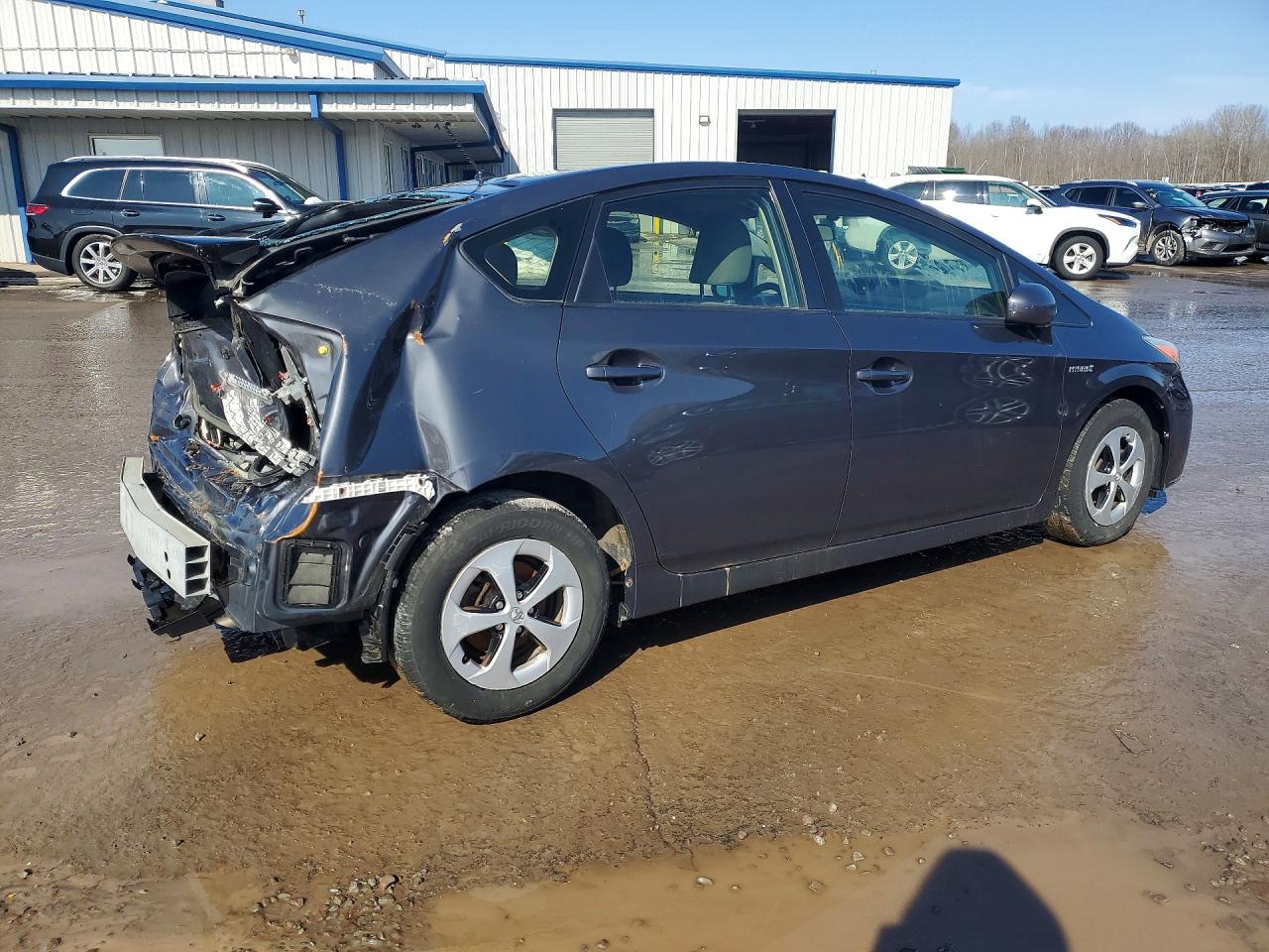 2014 TOYOTA PRIUS photo 3