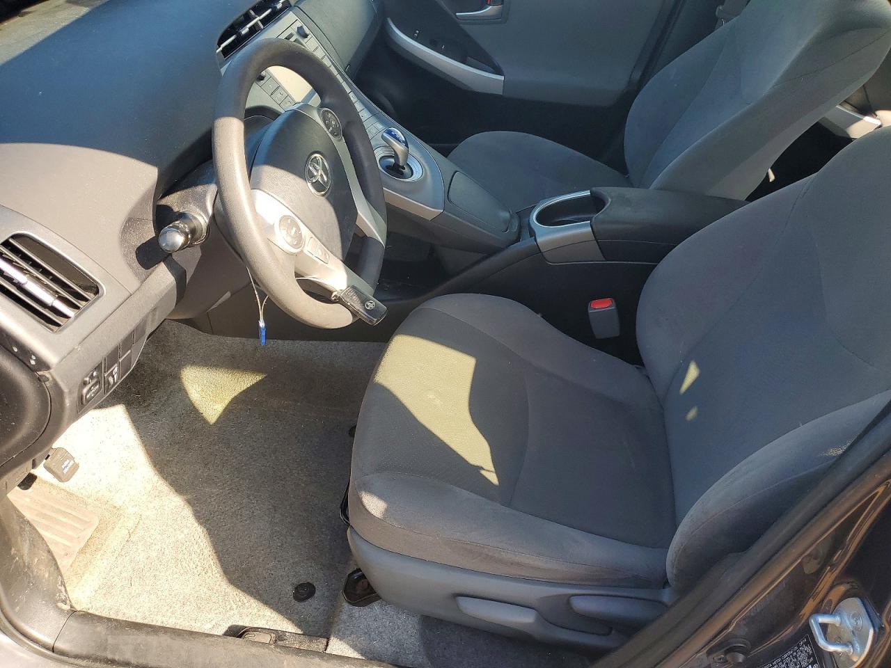 2014 TOYOTA PRIUS photo 7