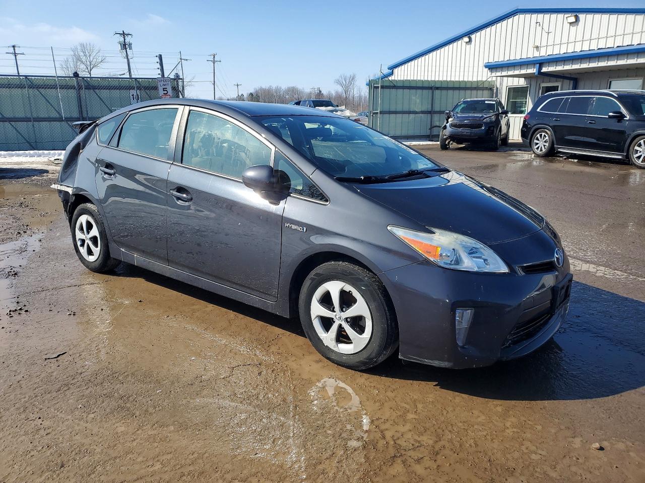 2014 TOYOTA PRIUS photo 4