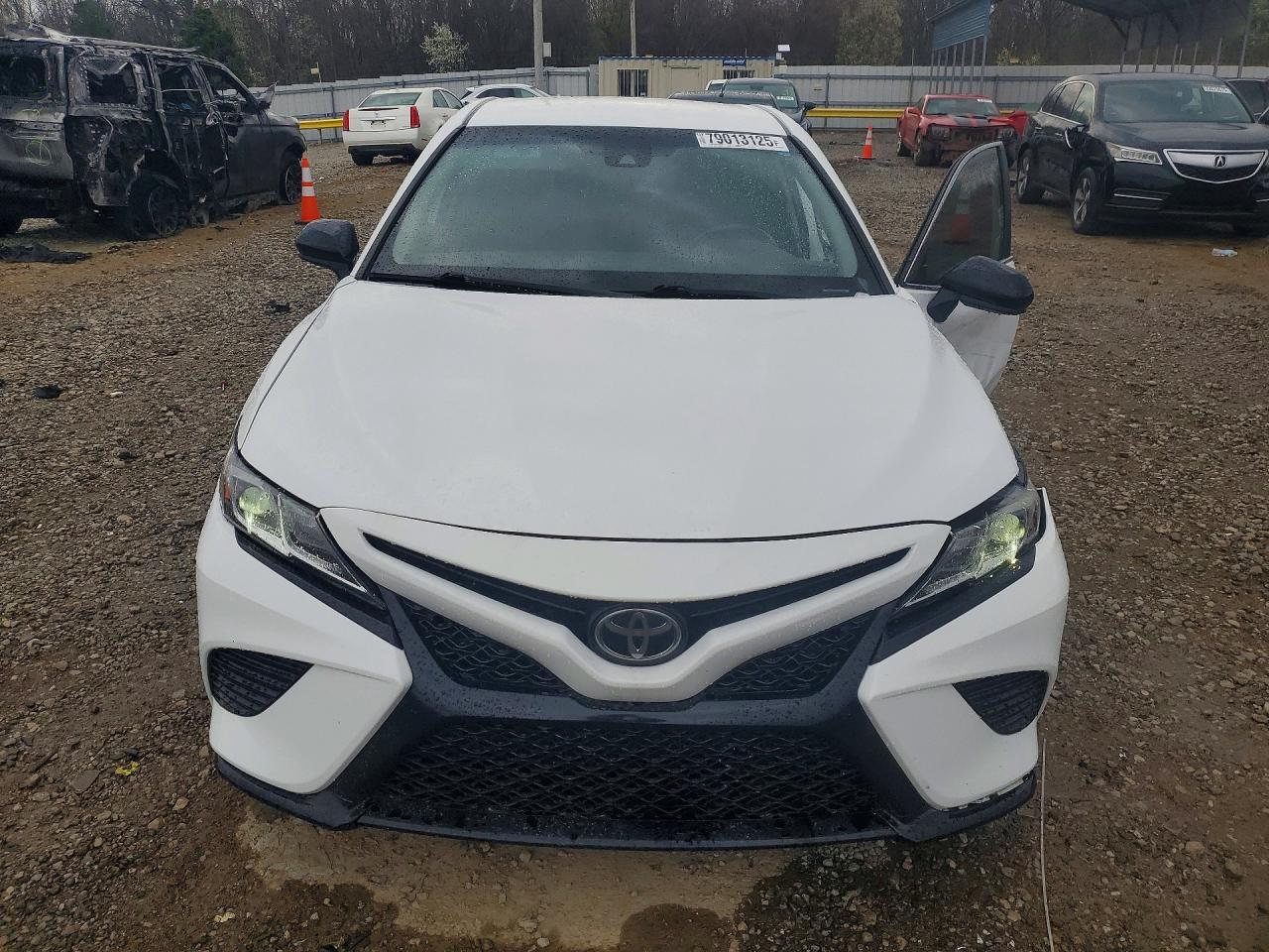 2020 TOYOTA CAMRY SE photo 9