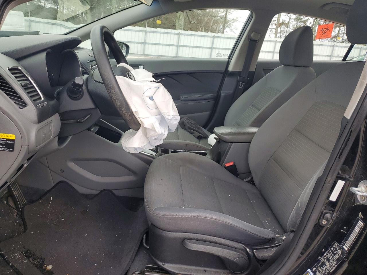 2017 KIA FORTE LX photo 19