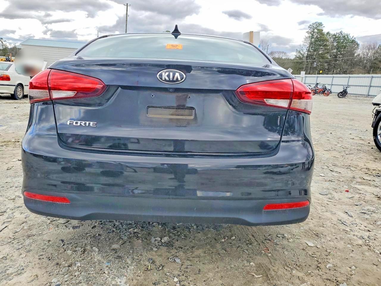 2017 KIA FORTE LX photo 16