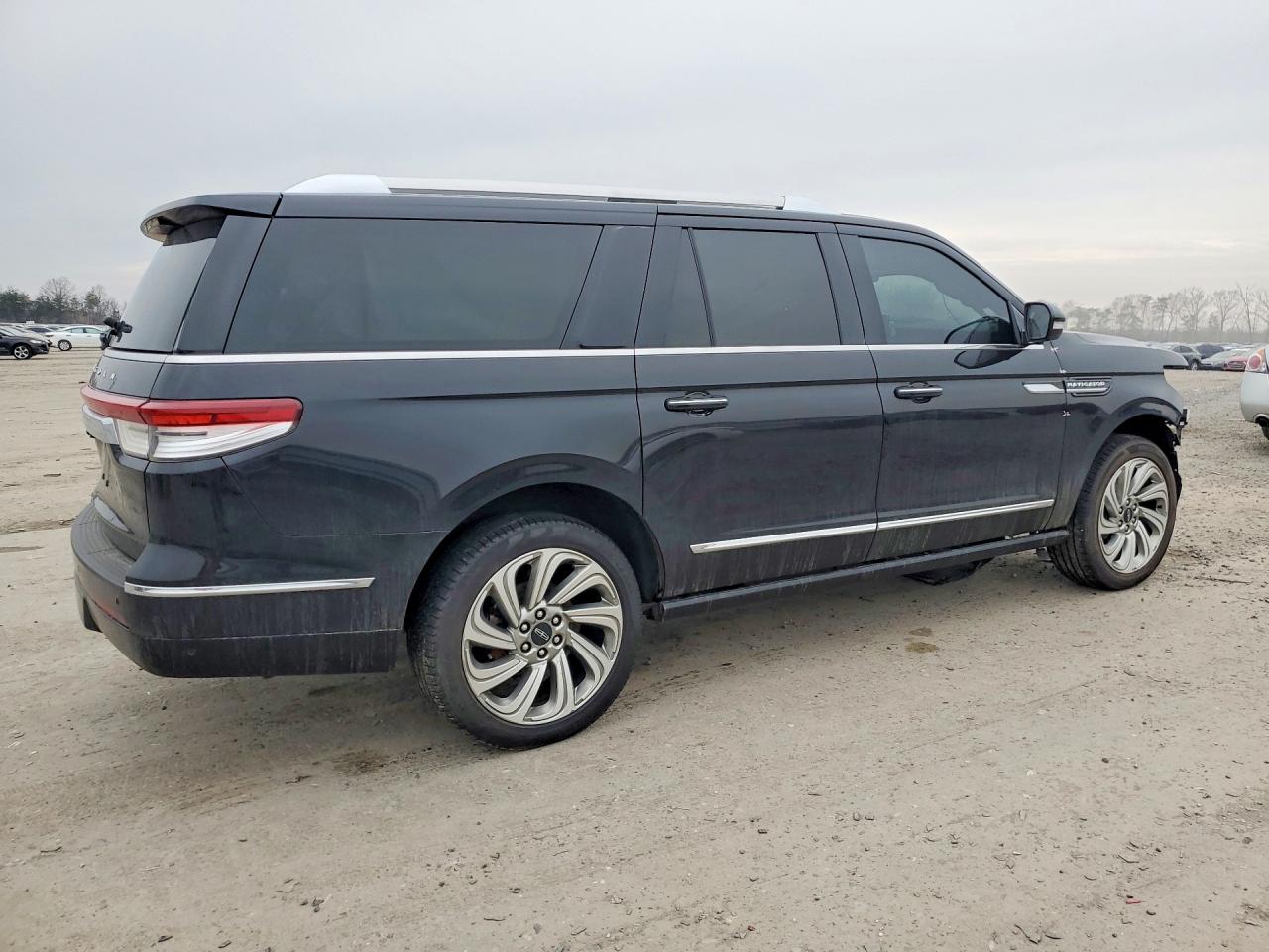 2024 LINCOLN NAVIGATOR L RESERVE photo 5