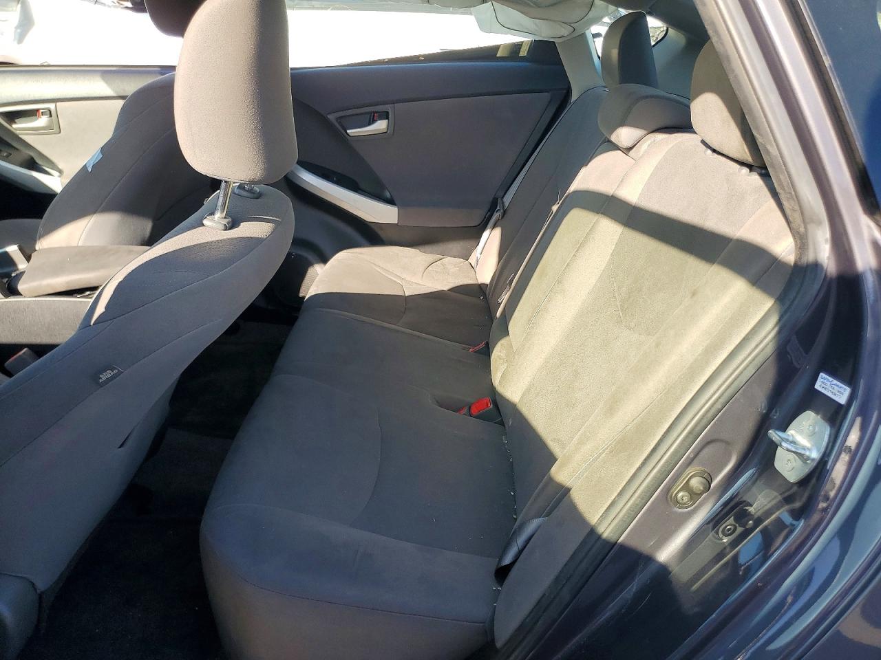 2015 TOYOTA PRIUS TWO photo 19