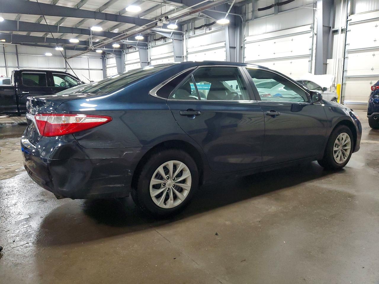 2016 TOYOTA CAMRY LE photo 3