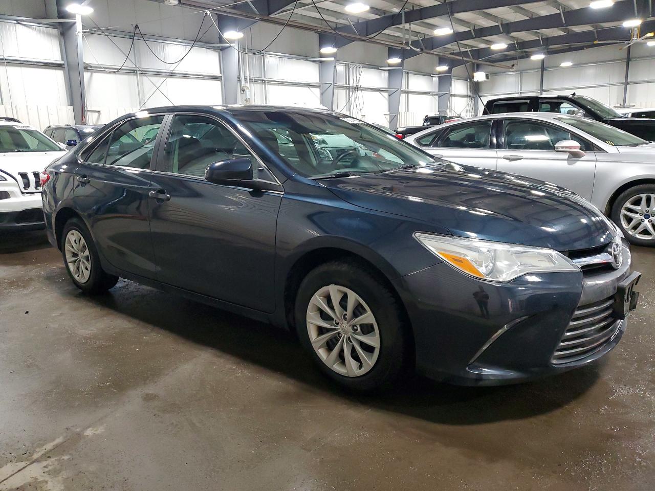 2016 TOYOTA CAMRY LE photo 4