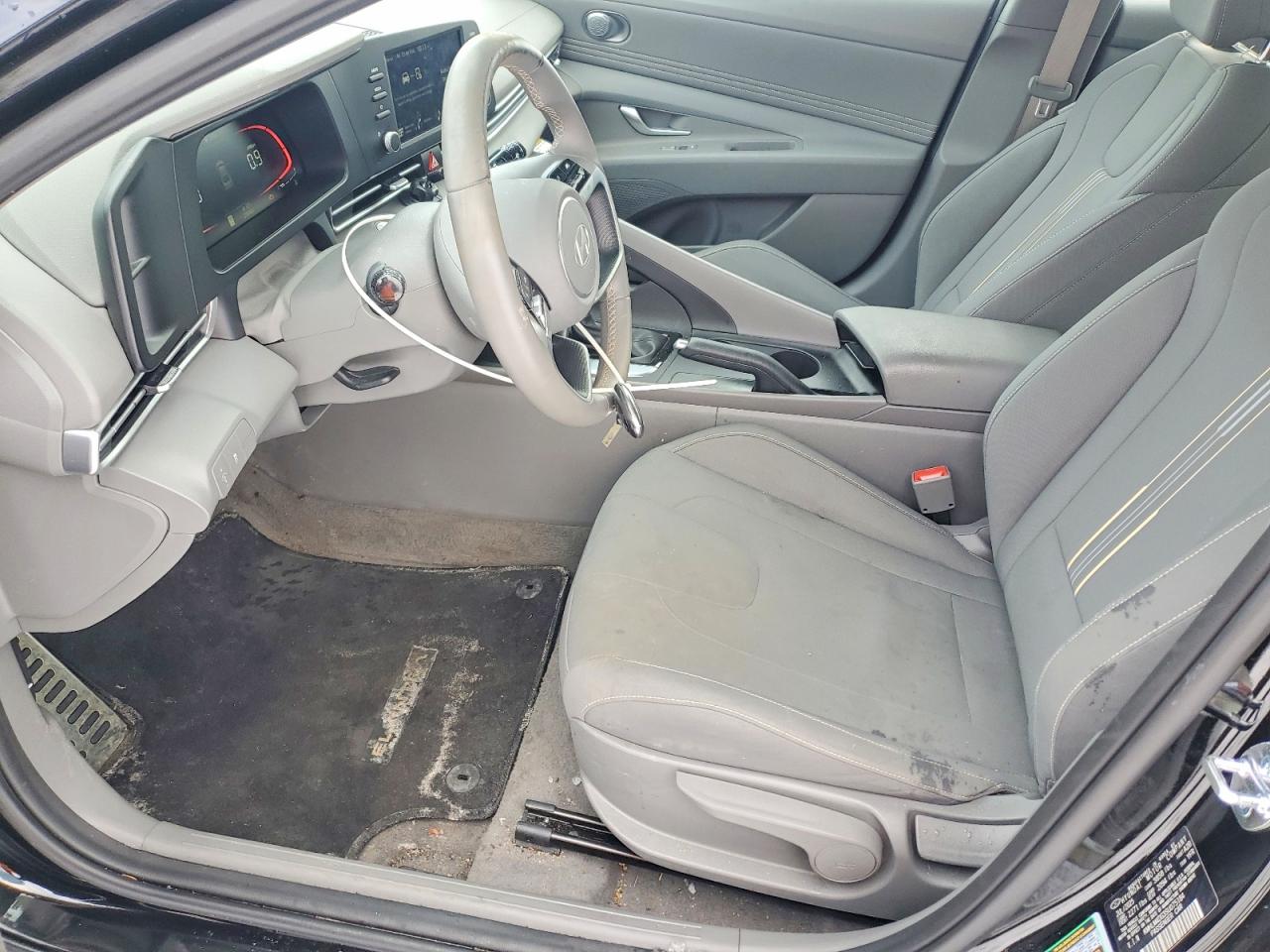 2025 HYUNDAI ELANTRA SEL SPORT photo 19