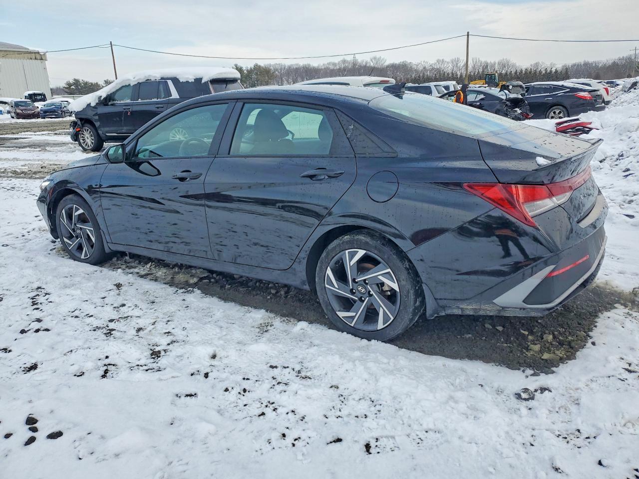 2025 HYUNDAI ELANTRA SEL SPORT photo 4
