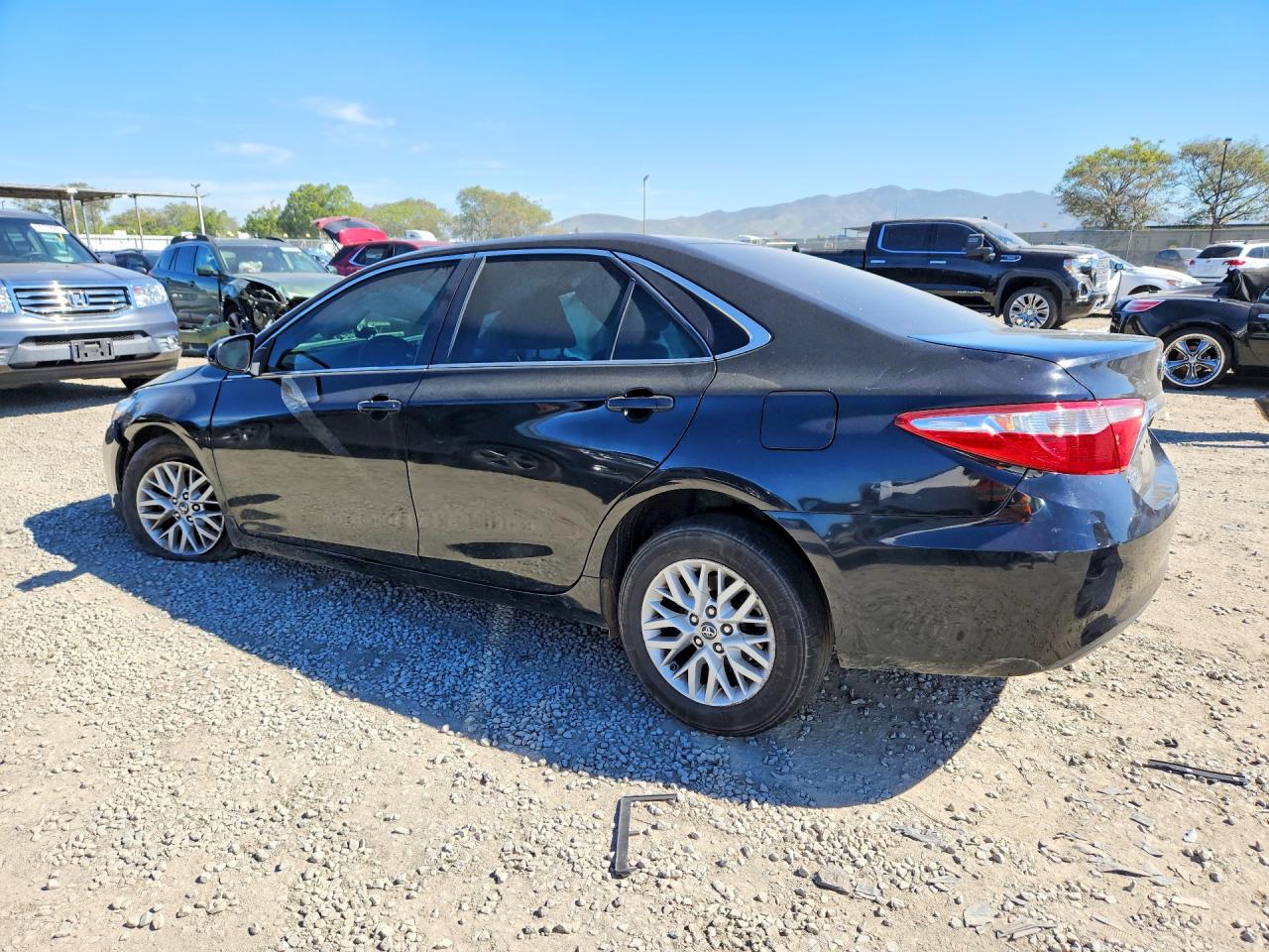 2016 TOYOTA CAMRY LE photo 4