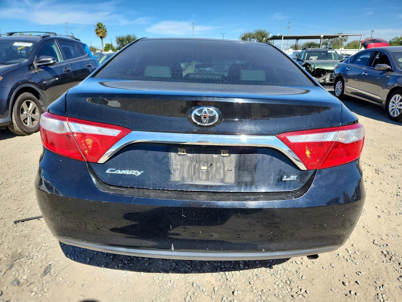 2016 TOYOTA CAMRY LE photo 16