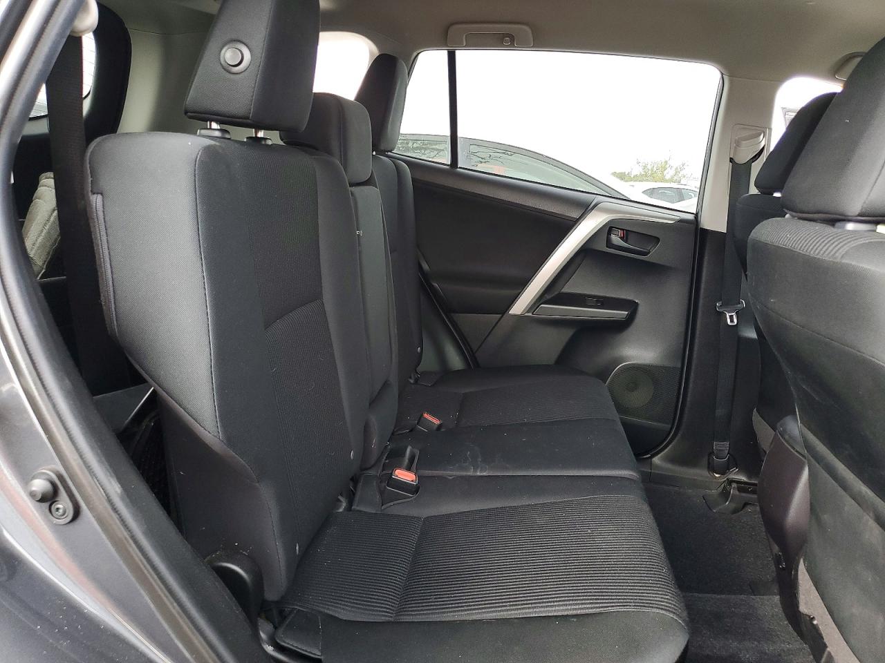 2018 TOYOTA RAV4 LE photo 11