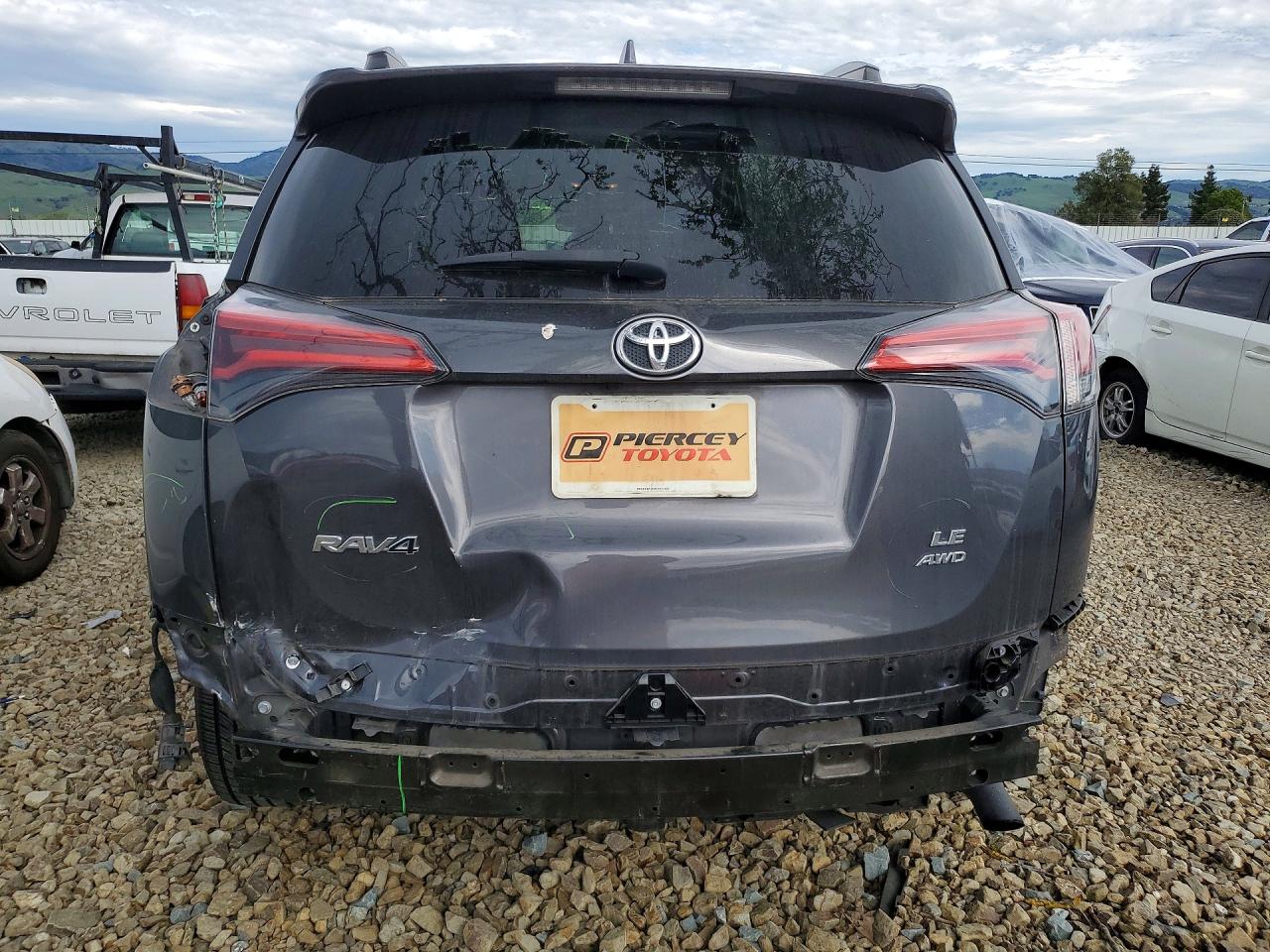 2018 TOYOTA RAV4 LE photo 6