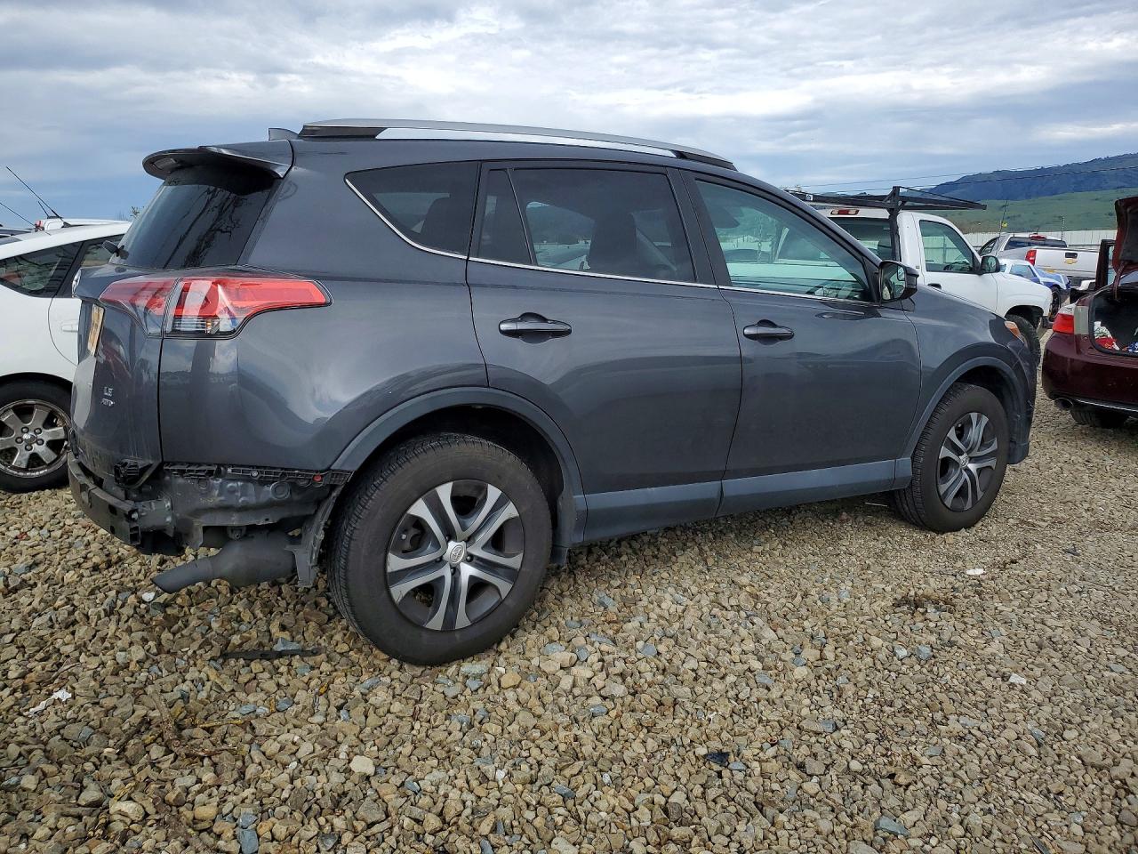 2018 TOYOTA RAV4 LE photo 3