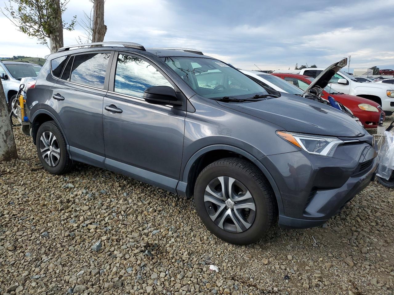 2018 TOYOTA RAV4 LE photo 4
