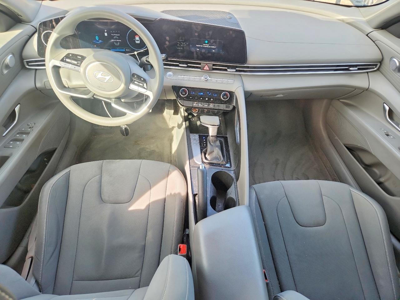 2024 HYUNDAI ELANTRA SEL photo 15