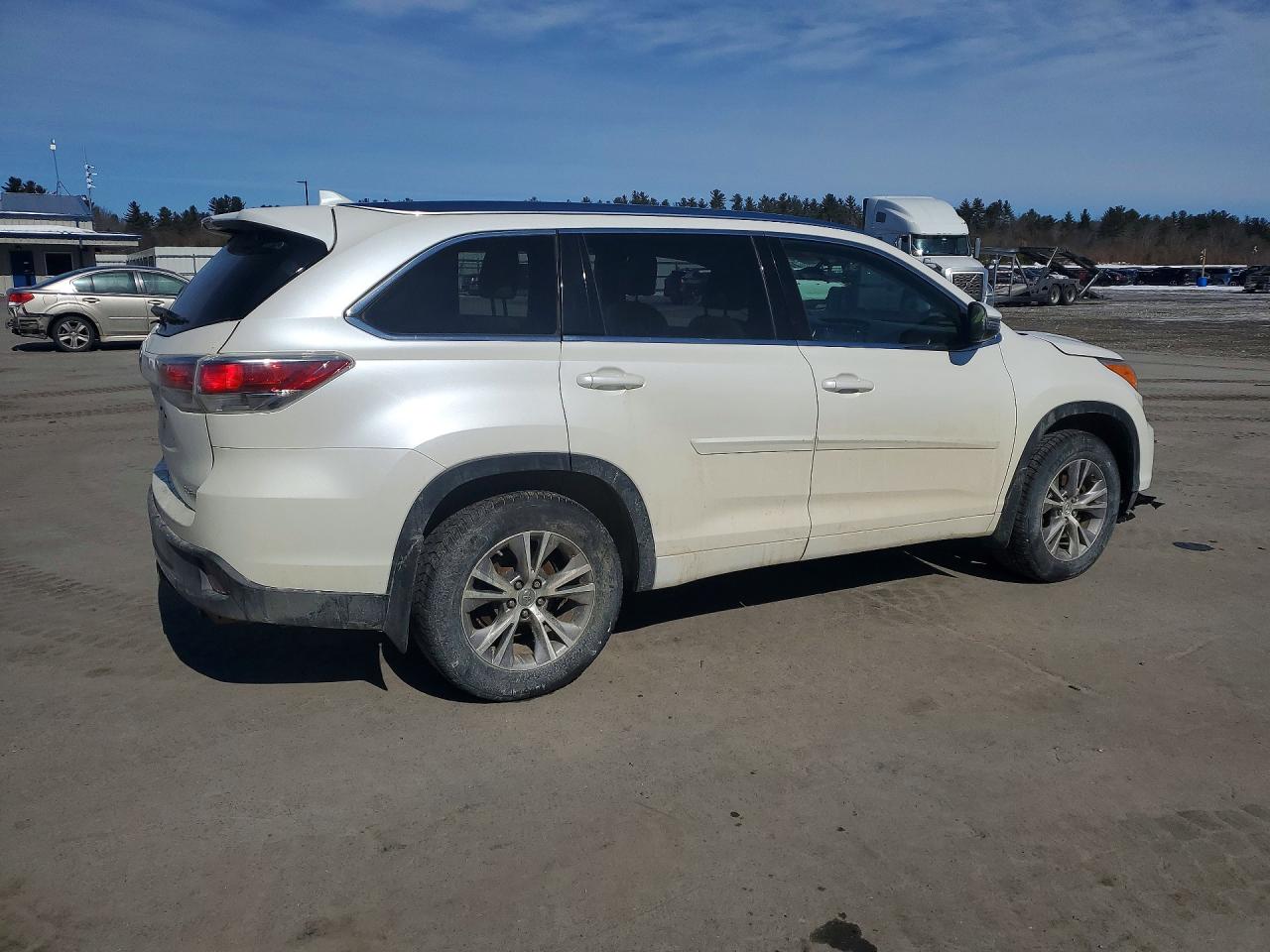 2014 TOYOTA HIGHLANDER XLE photo 5