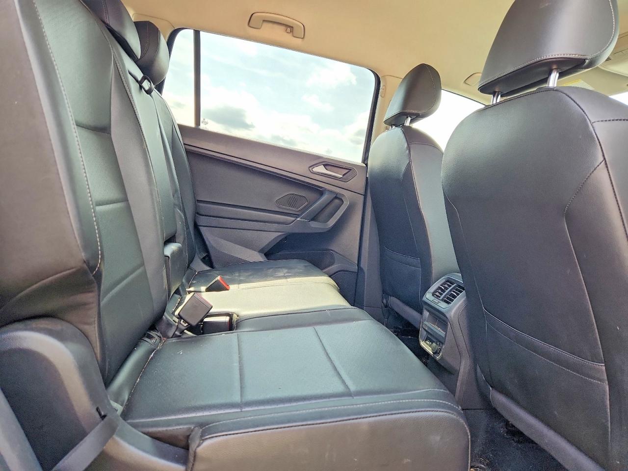 2020 VOLKSWAGEN TIGUAN SE photo 11