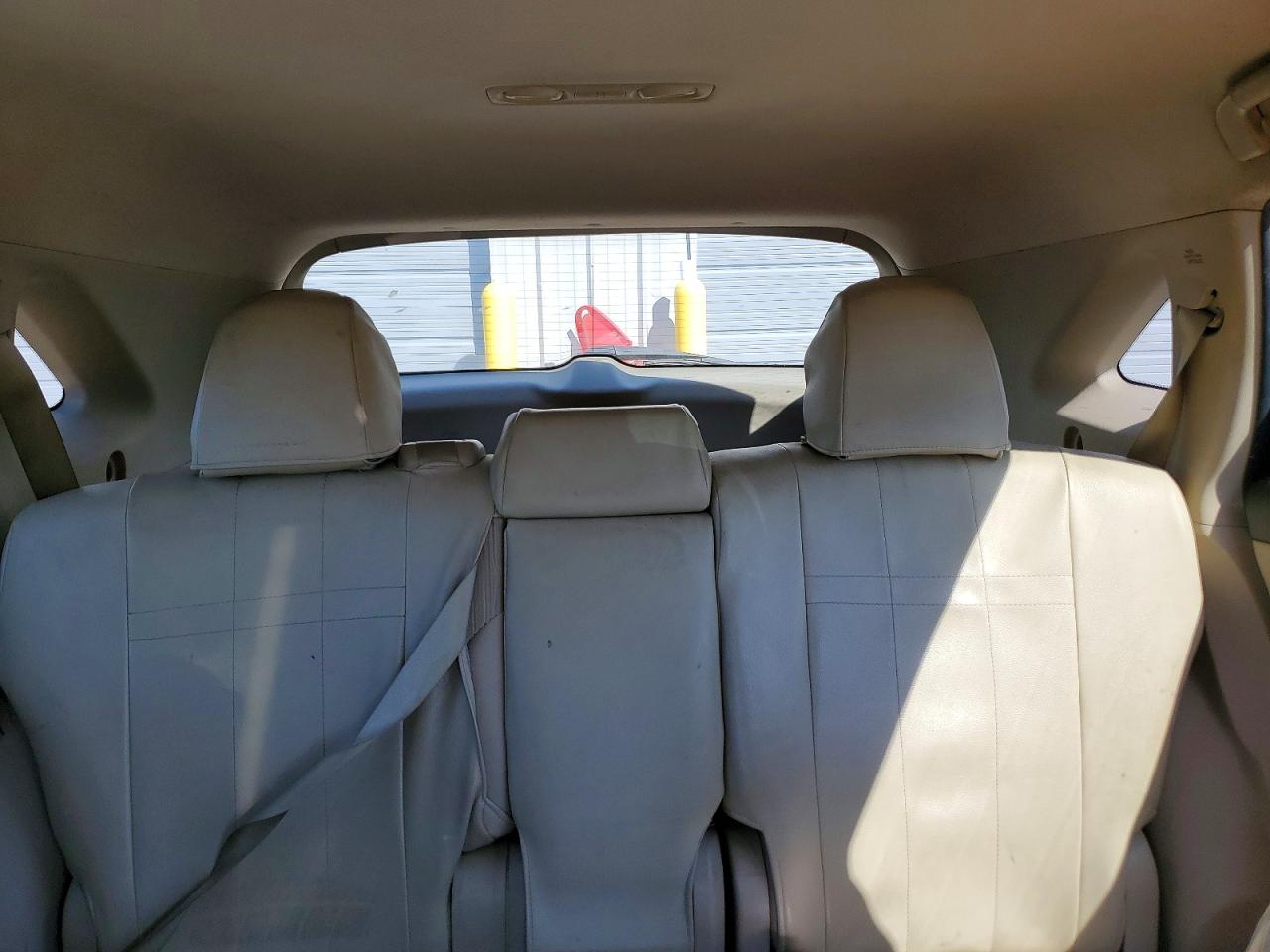 2012 TOYOTA VENZA LE photo 10