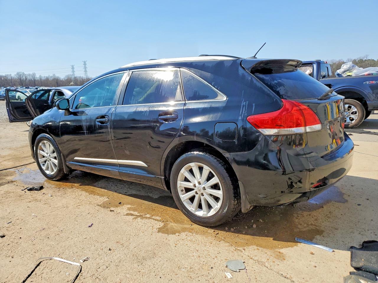 2012 TOYOTA VENZA LE photo 2