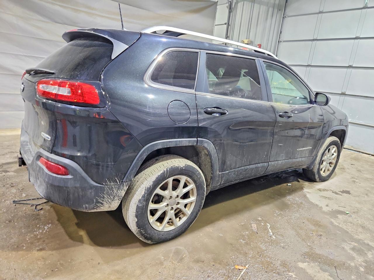 2016 JEEP CHEROKEE LATITUDE photo 3