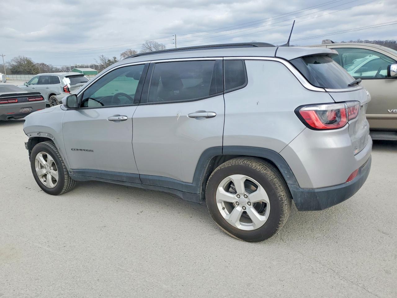 2019 JEEP COMPASS LATITUDE photo 4