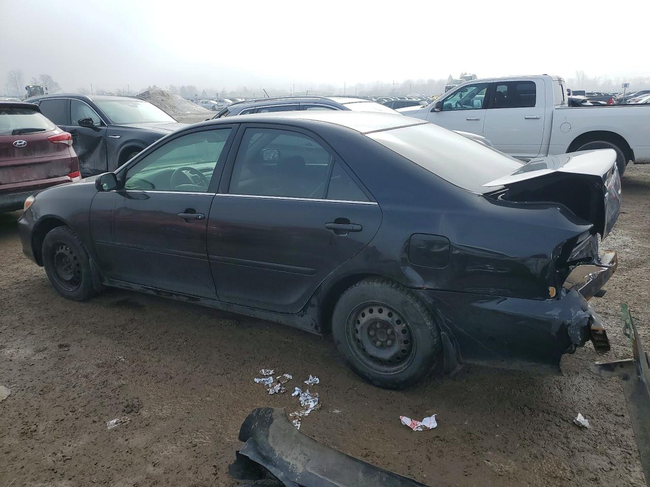 2002 TOYOTA CAMRY LE photo 4