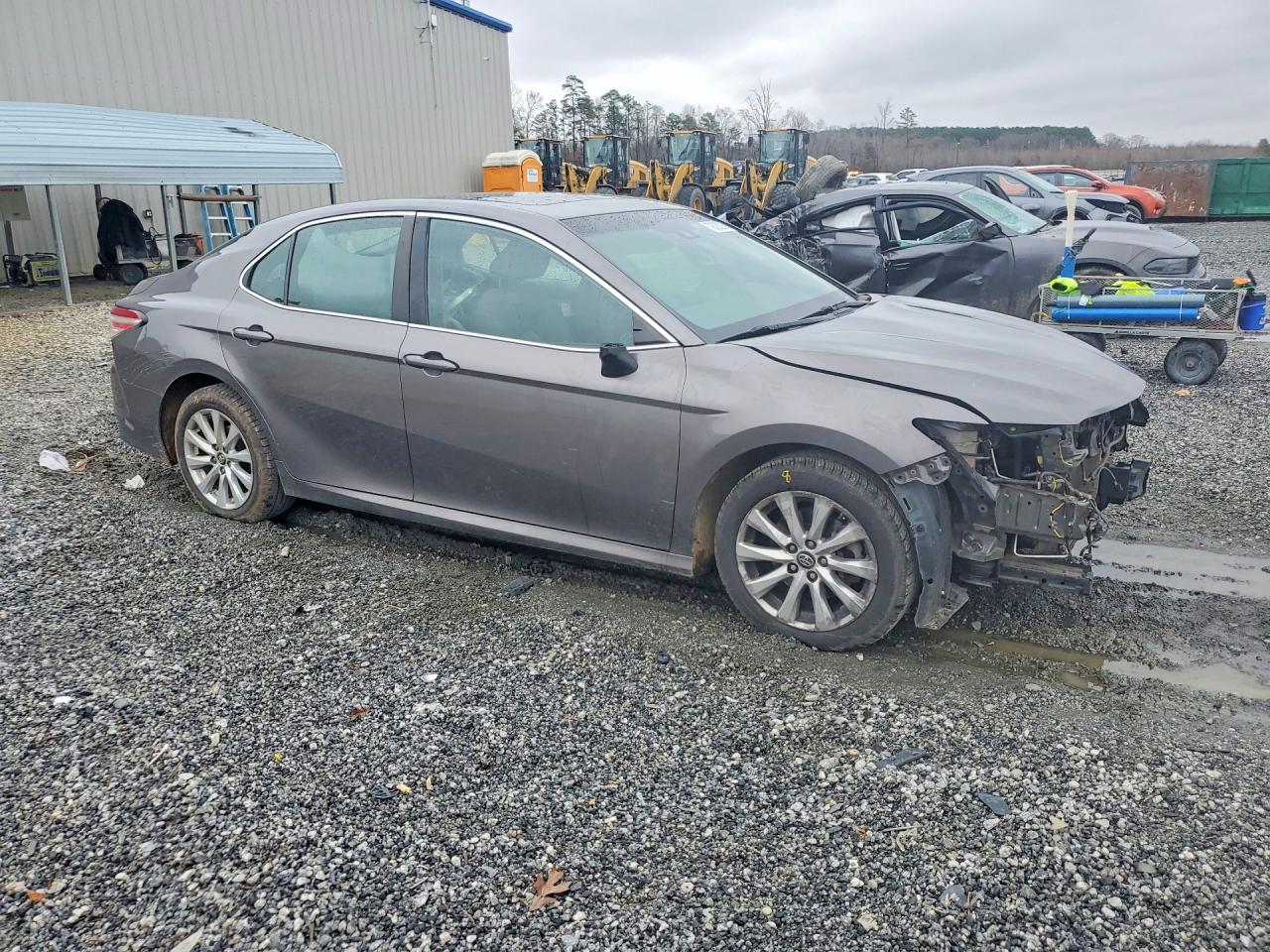 2018 TOYOTA CAMRY LE photo 4