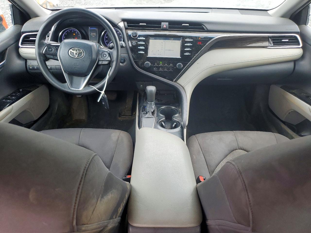 2018 TOYOTA CAMRY LE photo 8