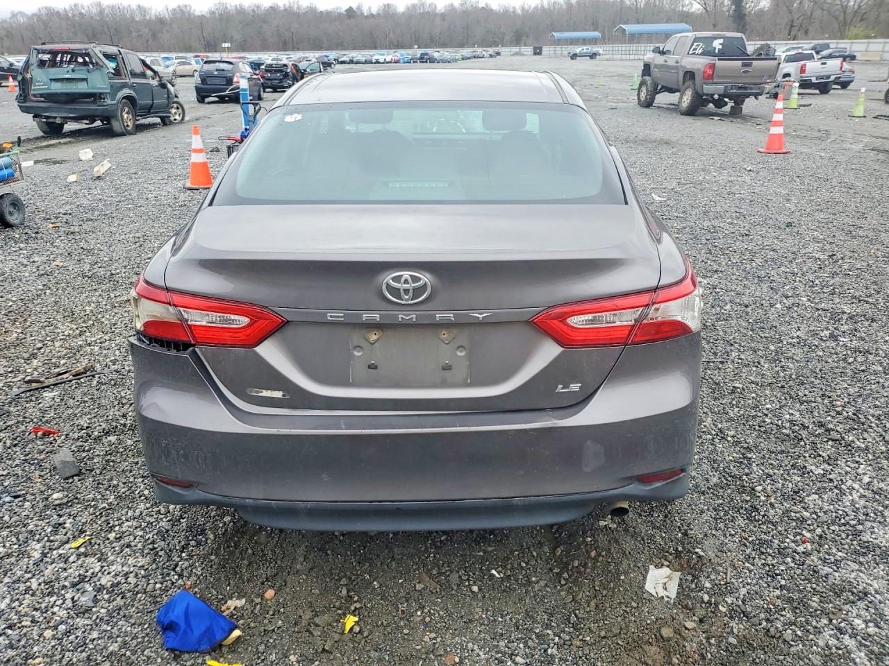 2018 TOYOTA CAMRY LE photo 6