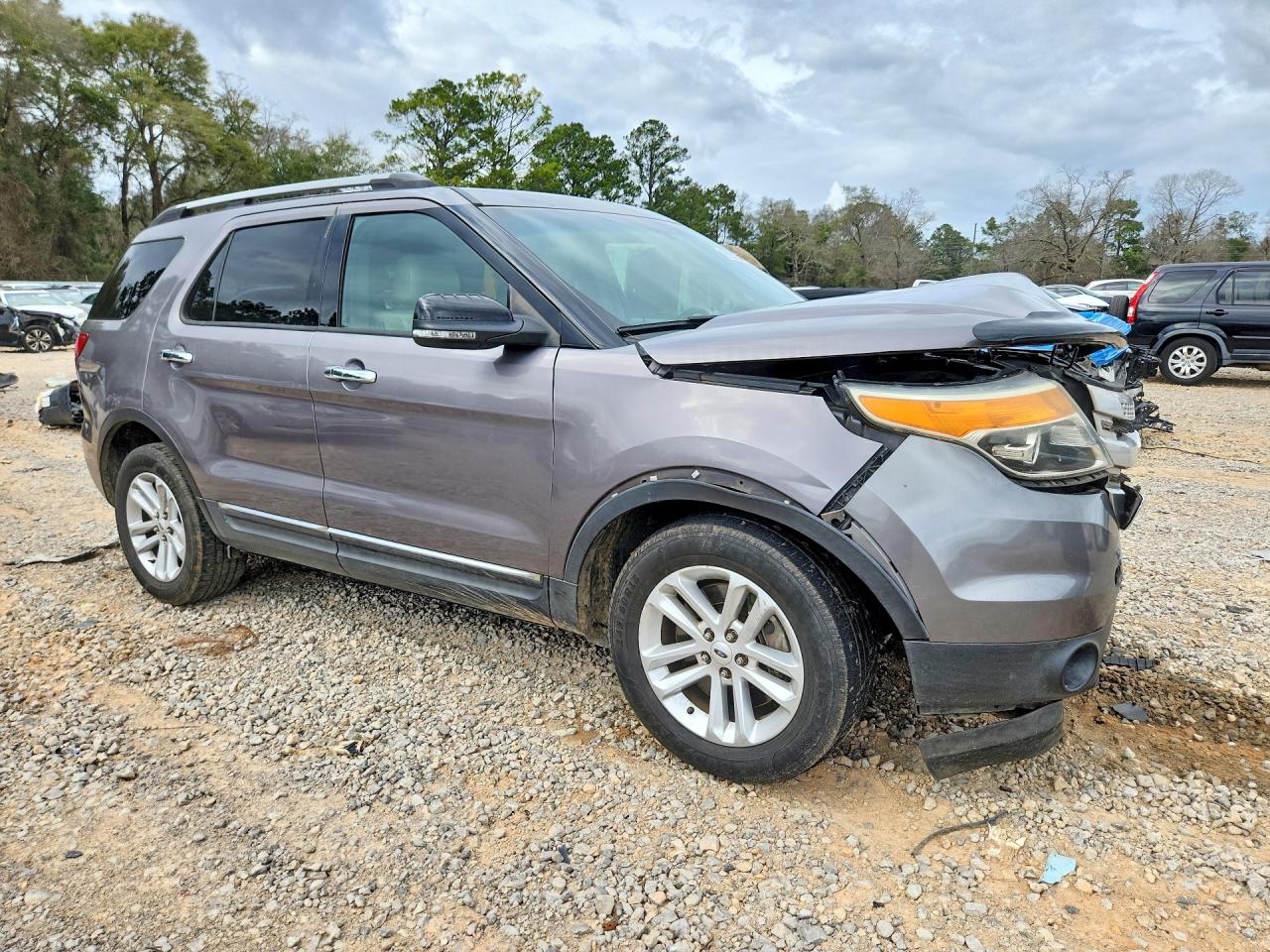 2013 FORD EXPLORER XLT photo 4