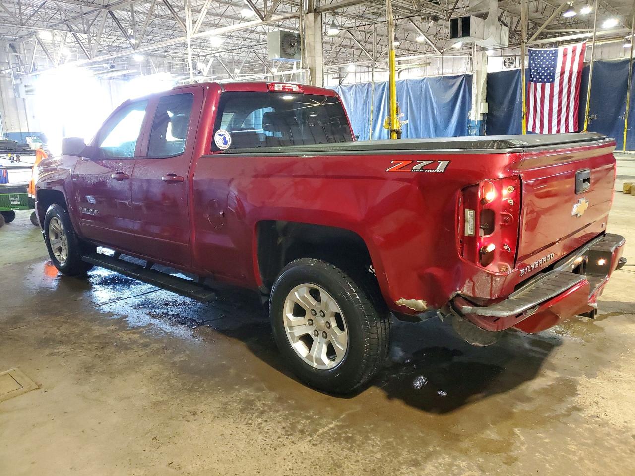 2018 CHEVROLET SILVERADO K1500 LT photo 2
