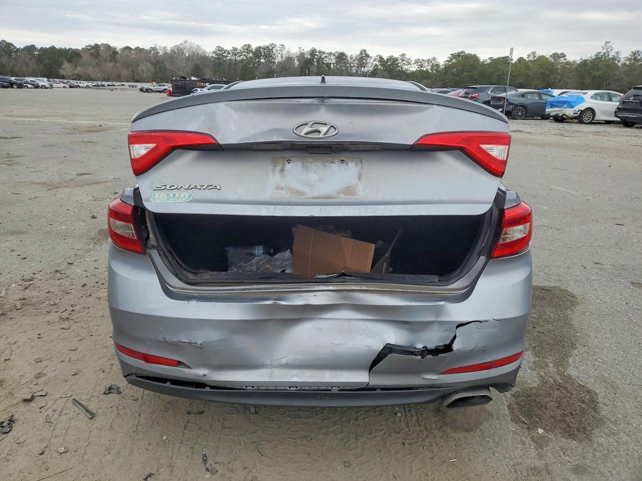 2017 HYUNDAI SONATA BASE photo 6