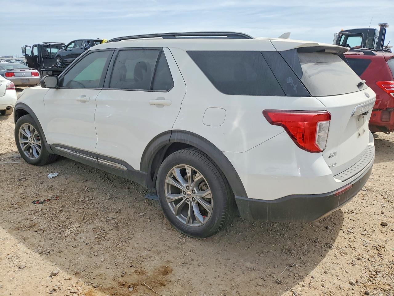 2020 FORD EXPLORER XLT photo 4